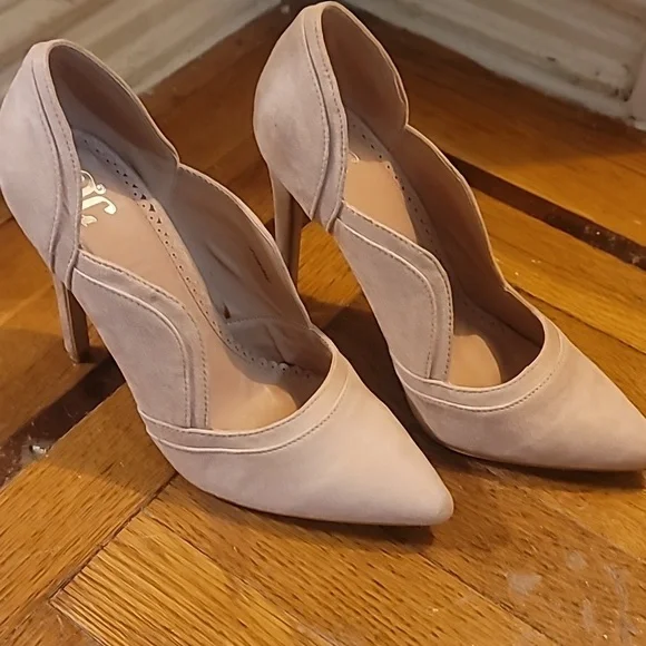 millie bobby brown pre emmy party dress Girls Night Brown Suede Strap Kitten Heels - US 5.5